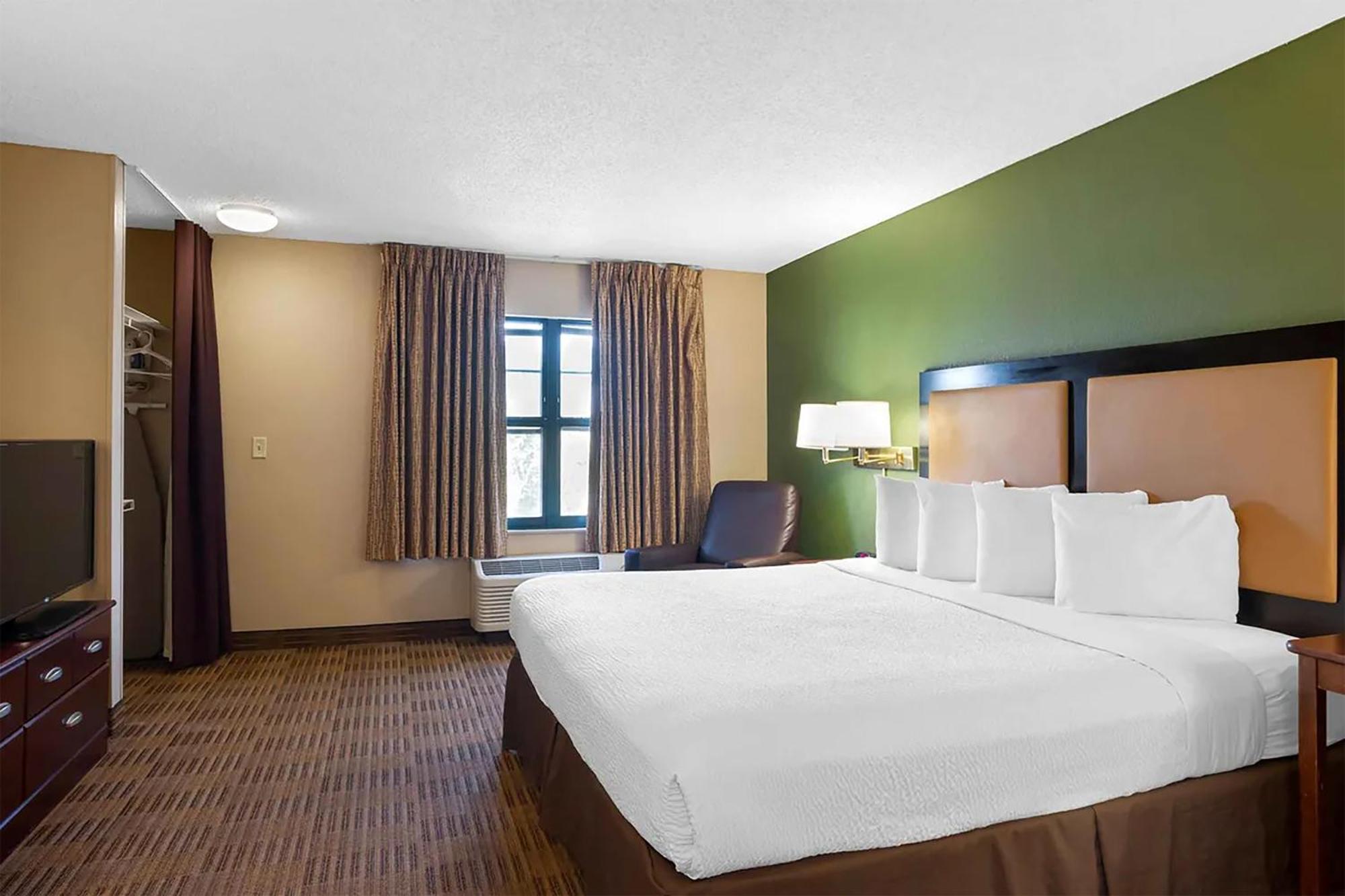 Baymont By Wyndham Auburn Hills South Hotel Exterior foto
